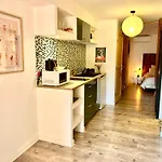 Πανσιόν Domaine Colibri En Provence 3*