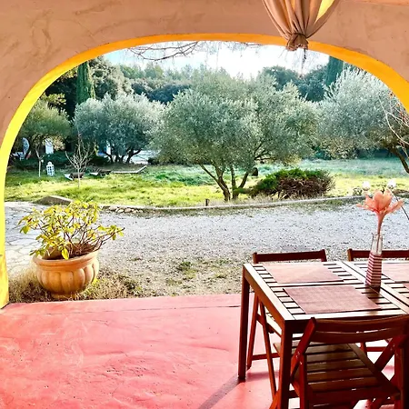Πανσιόν Domaine Colibri En Provence 3*