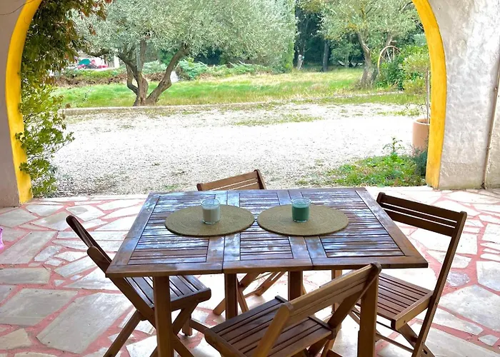 Domaine Colibri En Provence ゲストハウス